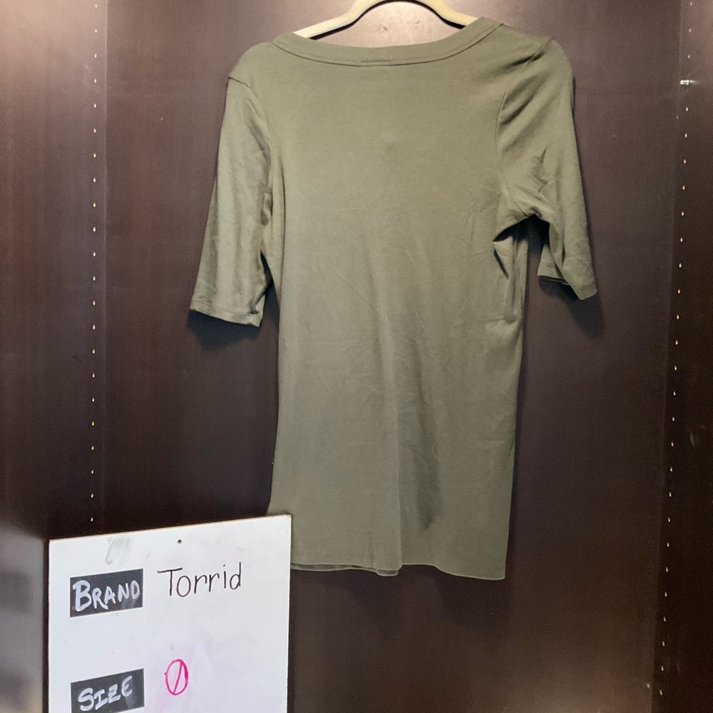 LastChanceB4GoodWill Torrid Deep Green Ribbed Henley Top